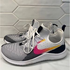 Women’s Nike Training Shoes. Only wore a few times indoor at the gym. Size 9.5